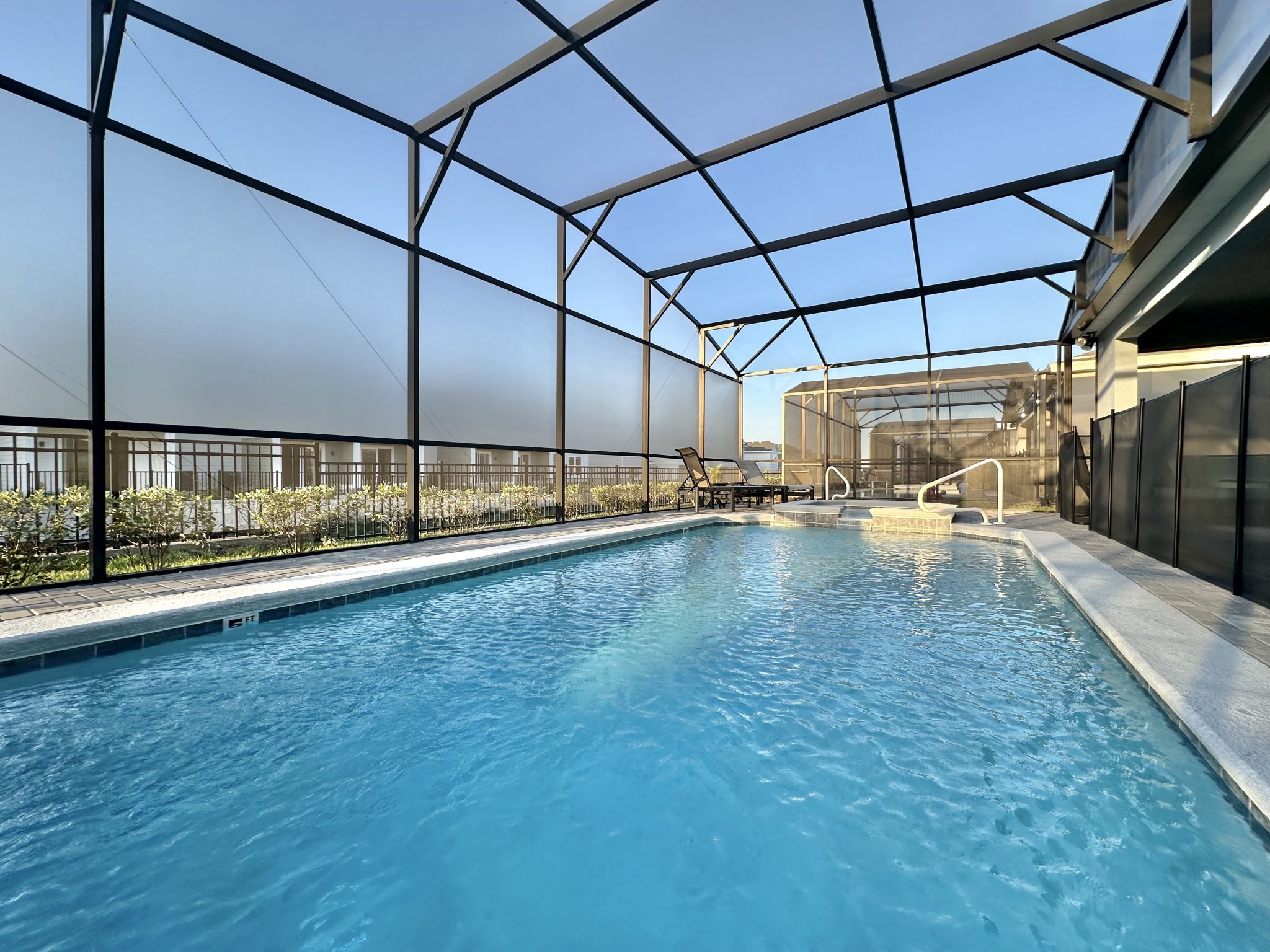 why-do-pools-in-florida-have-enclosures-pros-cons-of-pool-screens